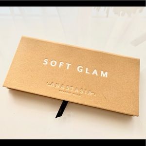 Anastasia Beverly Hills Soft Glam Palette